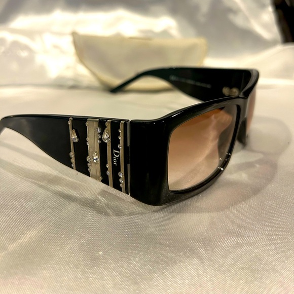 Authentic Christian Dior “Dior Rain 2” Vintage Sunglasses PreOwned with Crystals - Picture 1 of 11